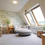Serendipity ~ Romantic Hideaway In * آمبيلسايد