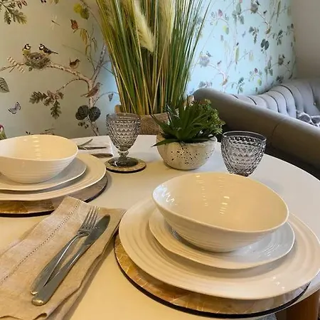 Serendipity ~ Romantic Hideaway In Apartment *