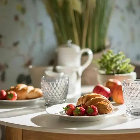 Serendipity ~ Romantic Hideaway In Apartment